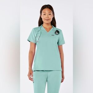 Catarina One-Pocket Scrub Top